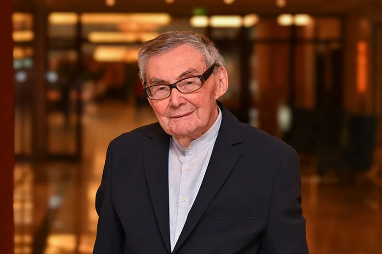 Povzava k prispevku: Obituary: Marian Turski